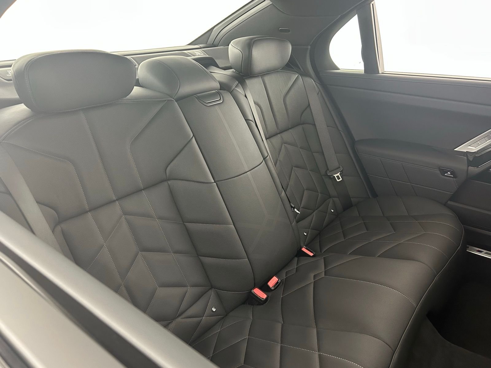 2025 BMW 7 Series 760i - Photo 39