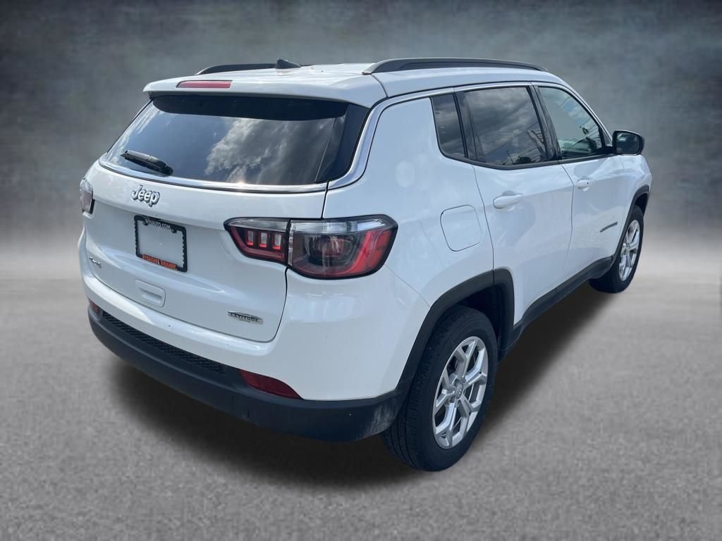 Used 2024 White Jeep Latitude image 5