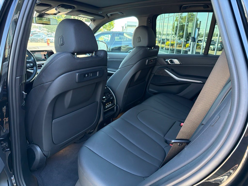 Used 2022 Black BMW sDrive40i image 27