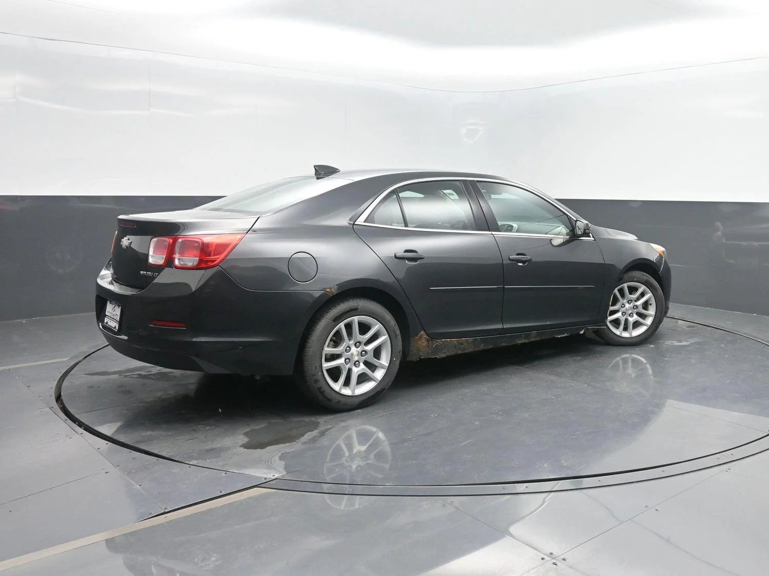 Used 2015 ASHEN GRAY METALLIC Chevrolet LT image 2