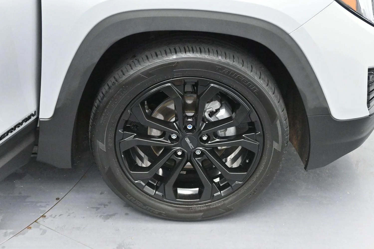 Used 2021 Quicksilver Metallic GMC SLE image 33