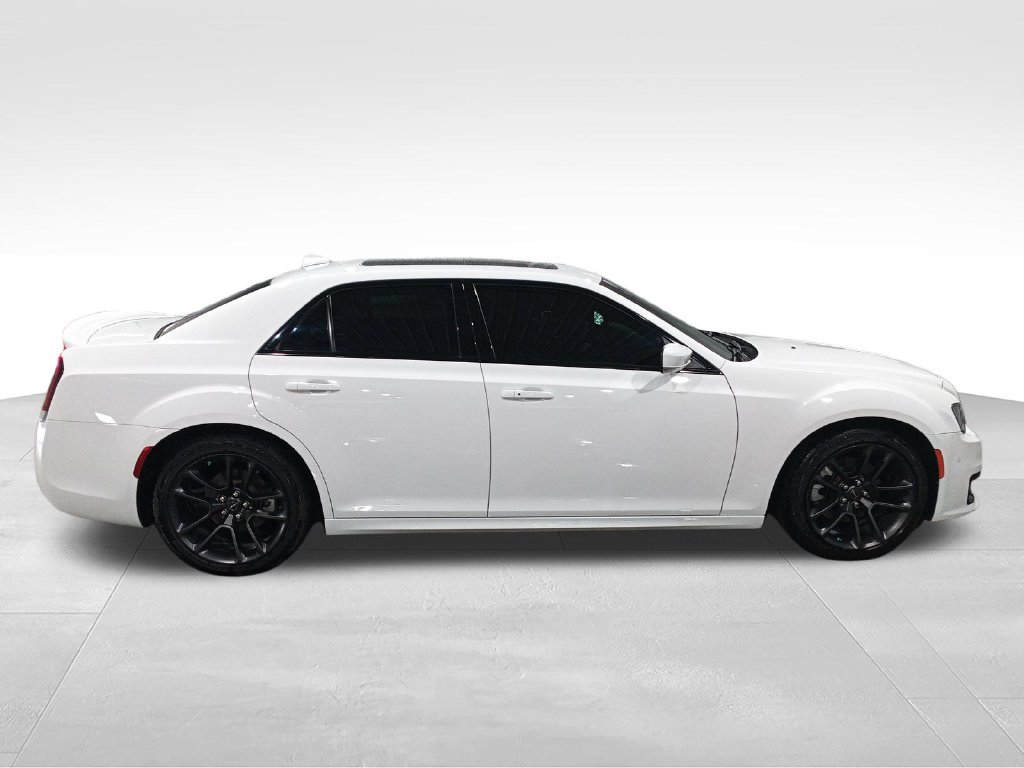 Used 2022 White Chrysler S image 6