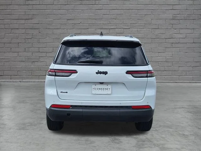 Used 2024 White Jeep Altitude image 4