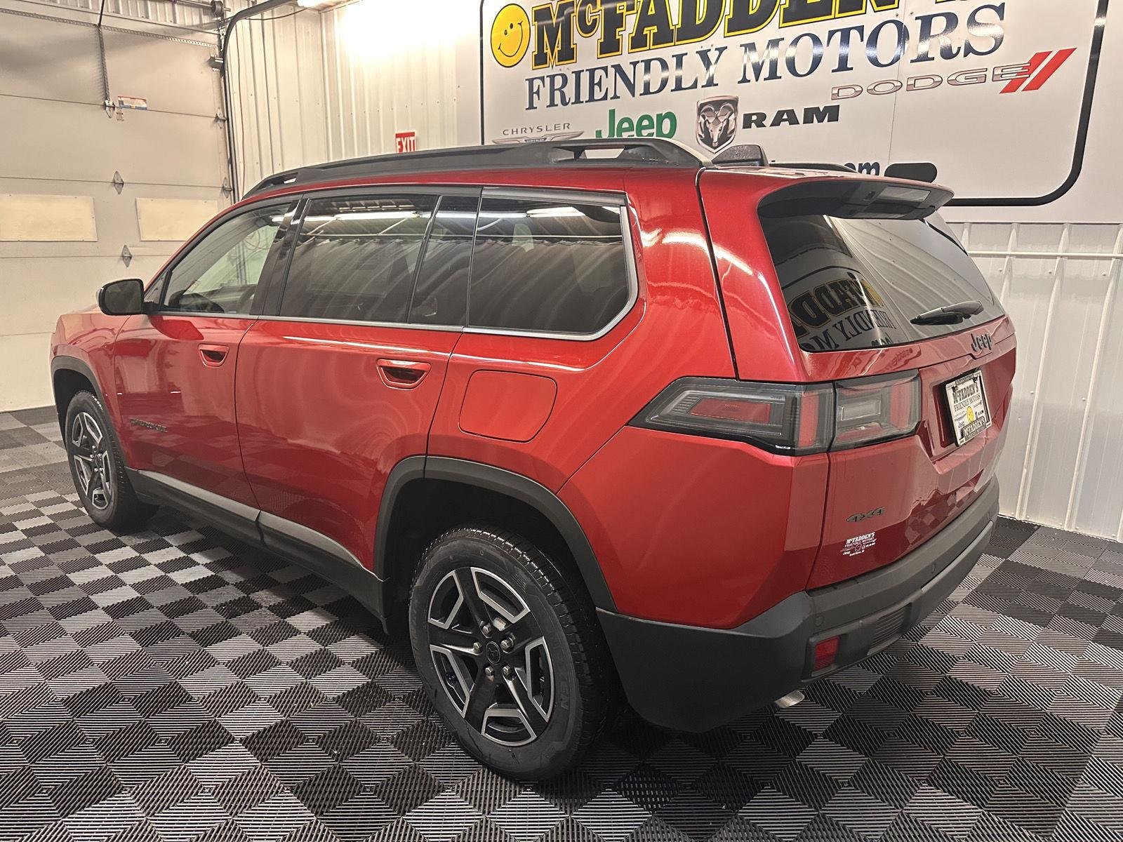New 2026 Red Hot Pearl-Coat Exterior Paint Jeep Limited image 8