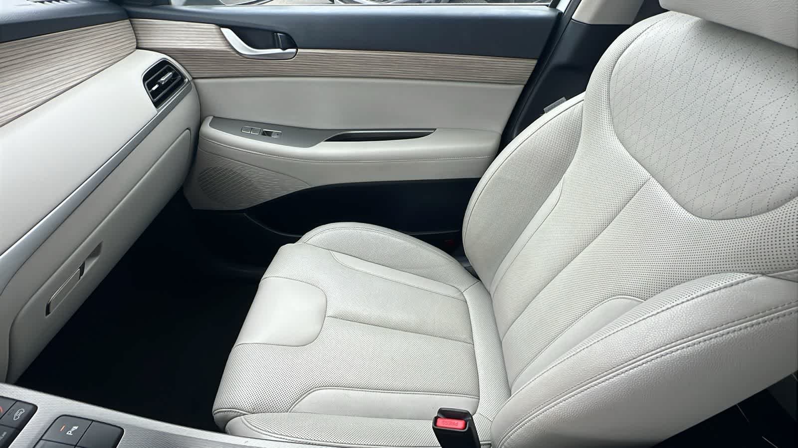 Used 2020 Hyper White Hyundai SEL image 12
