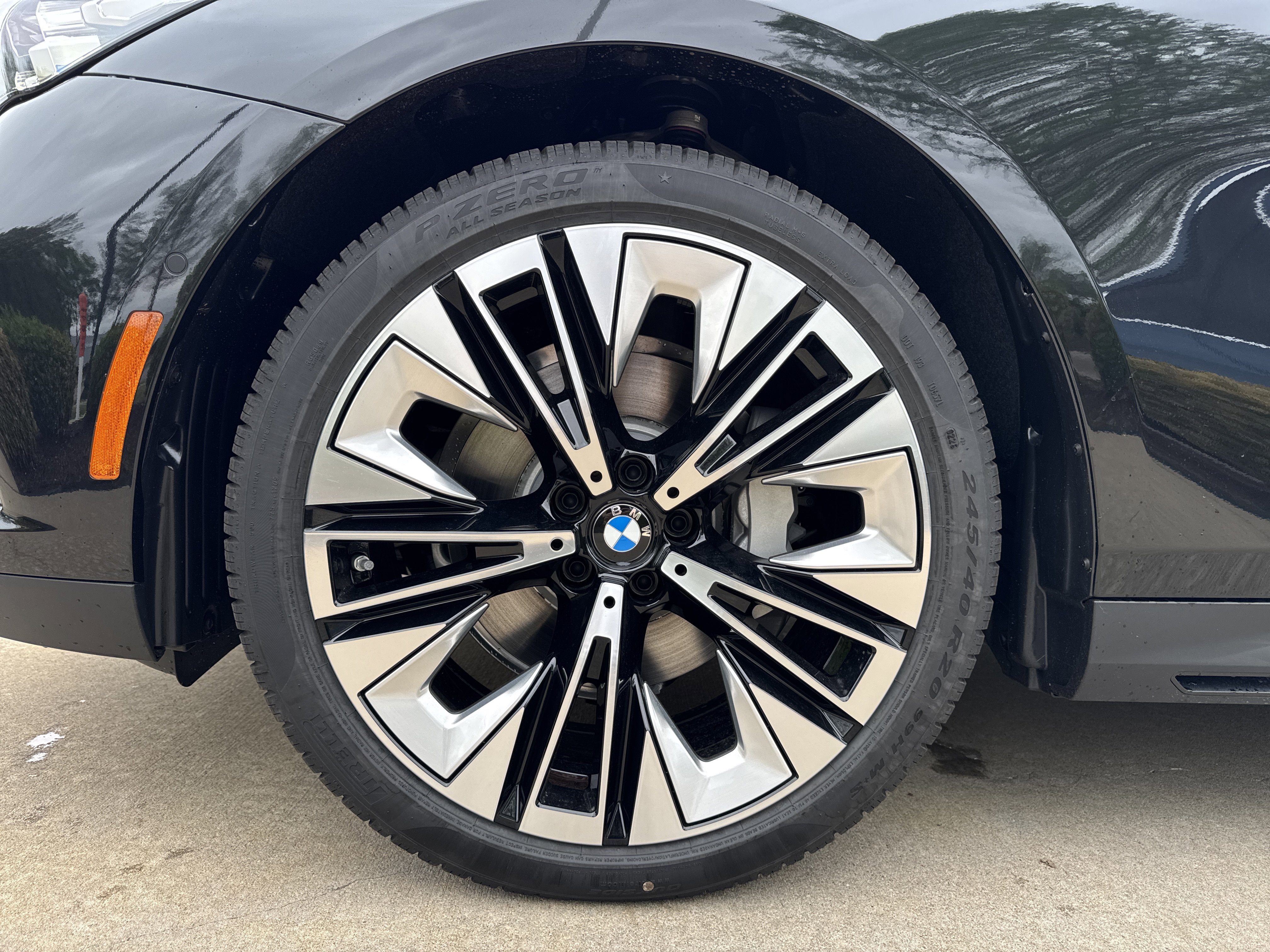 New 2026 BLACK SAPPHIRE BMW 530i xDrive image 27