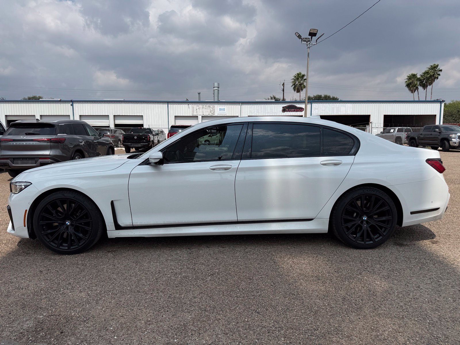 Used 2022 White BMW 740i image 3
