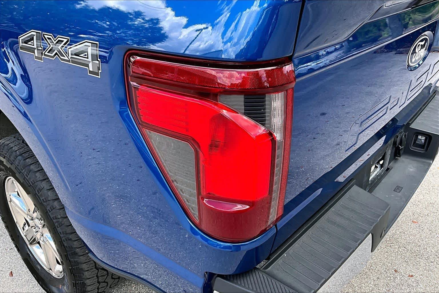 Used 2025 Atlas Blue Ford XLT image 27