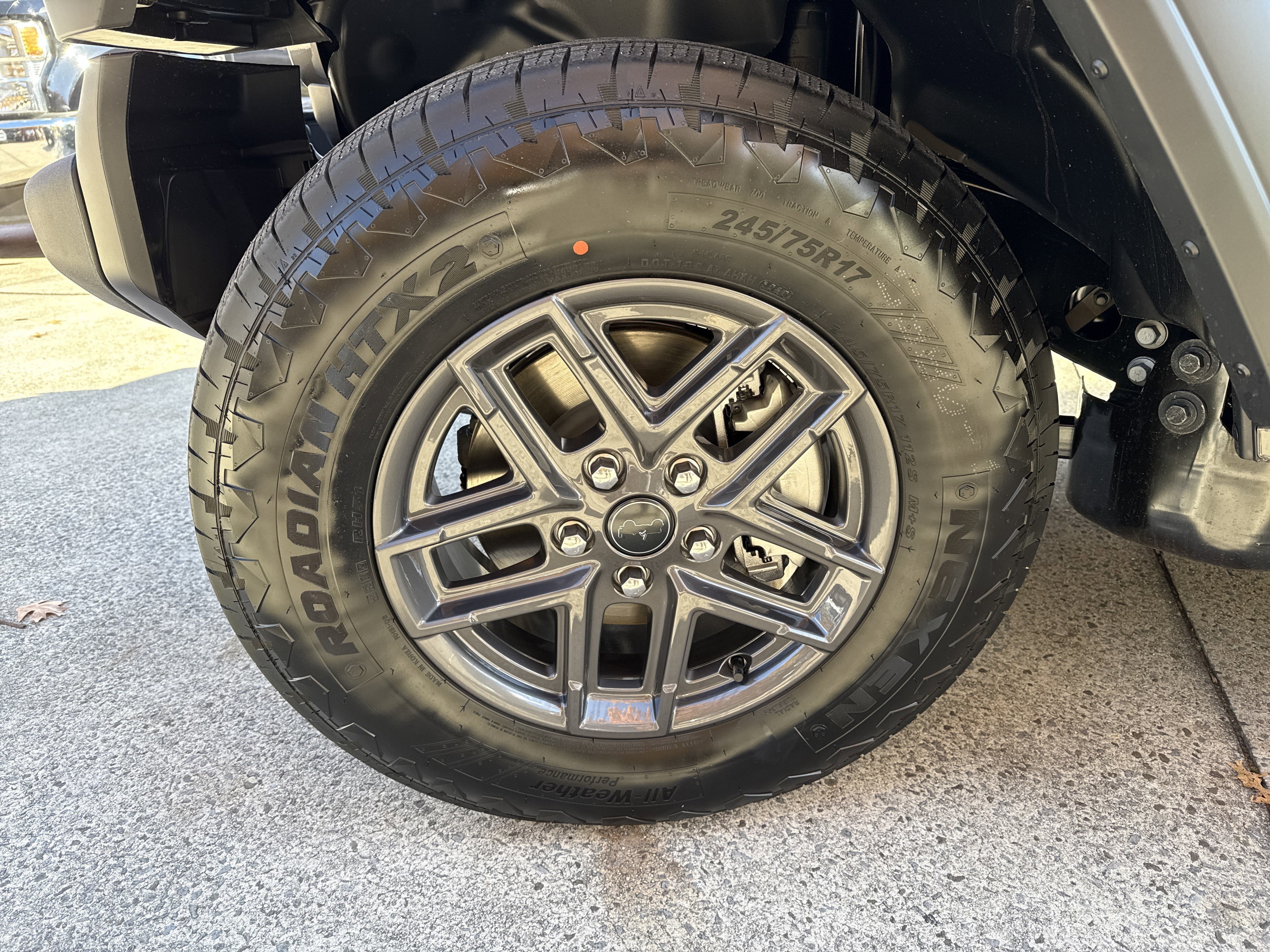 New 2026 Granite Crystal Metallic Clearcoat Jeep Sport S image 11
