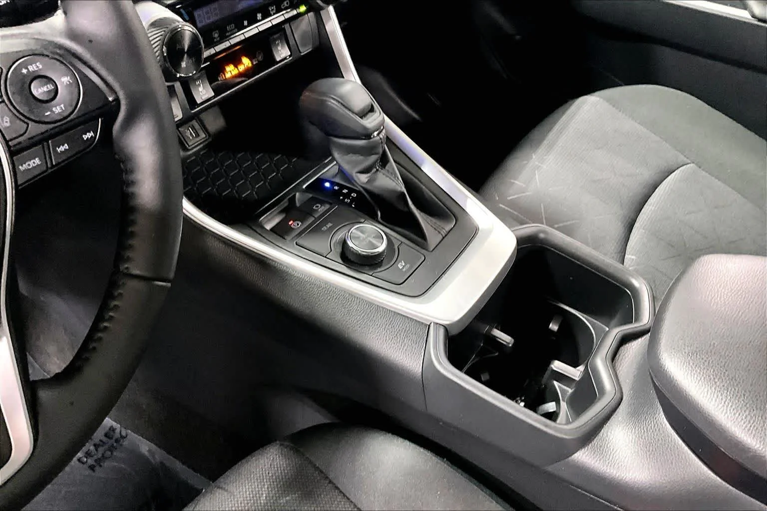 Used 2025 Ice Cap Toyota Hybrid XLE image 17