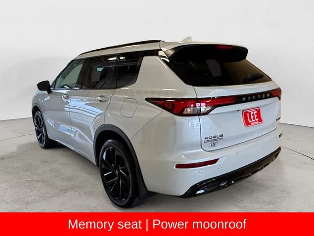 New 2026 White Nissan Platinum image 3