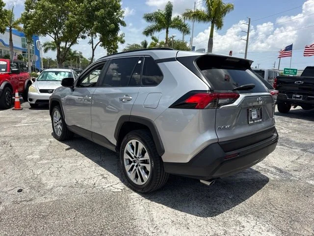 Used 2023 Silver Toyota XLE Premium image 5