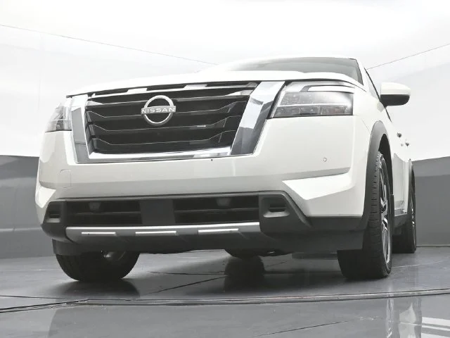 Used 2024 White Nissan Platinum image 34