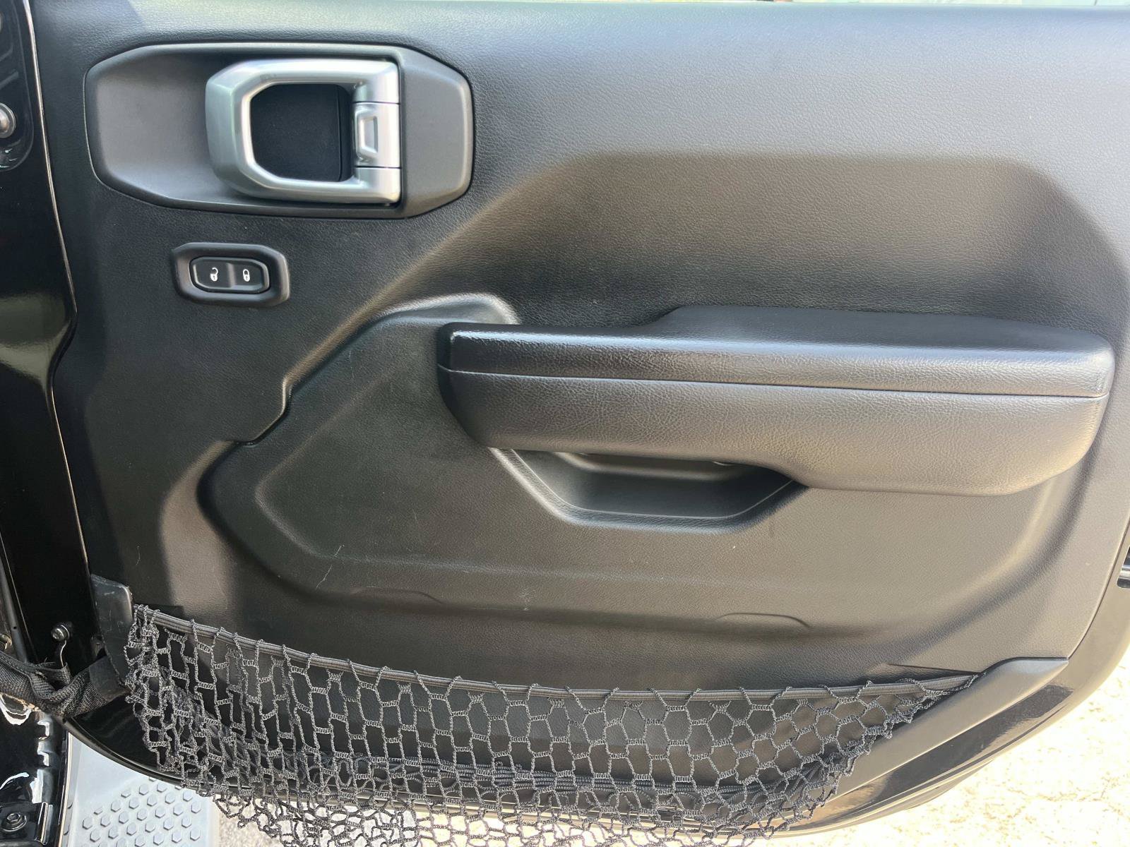 Used 2018 Black Clearcoat Jeep Sport S image 26