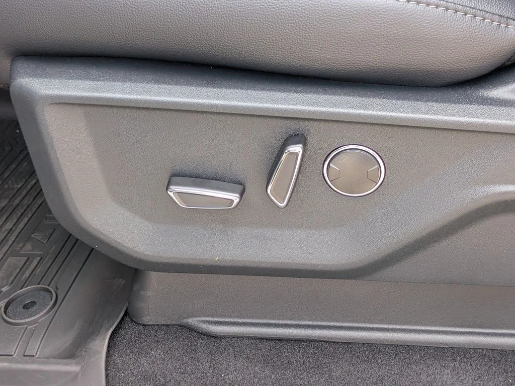 New 2026 Oxford White Ford Lariat image 22