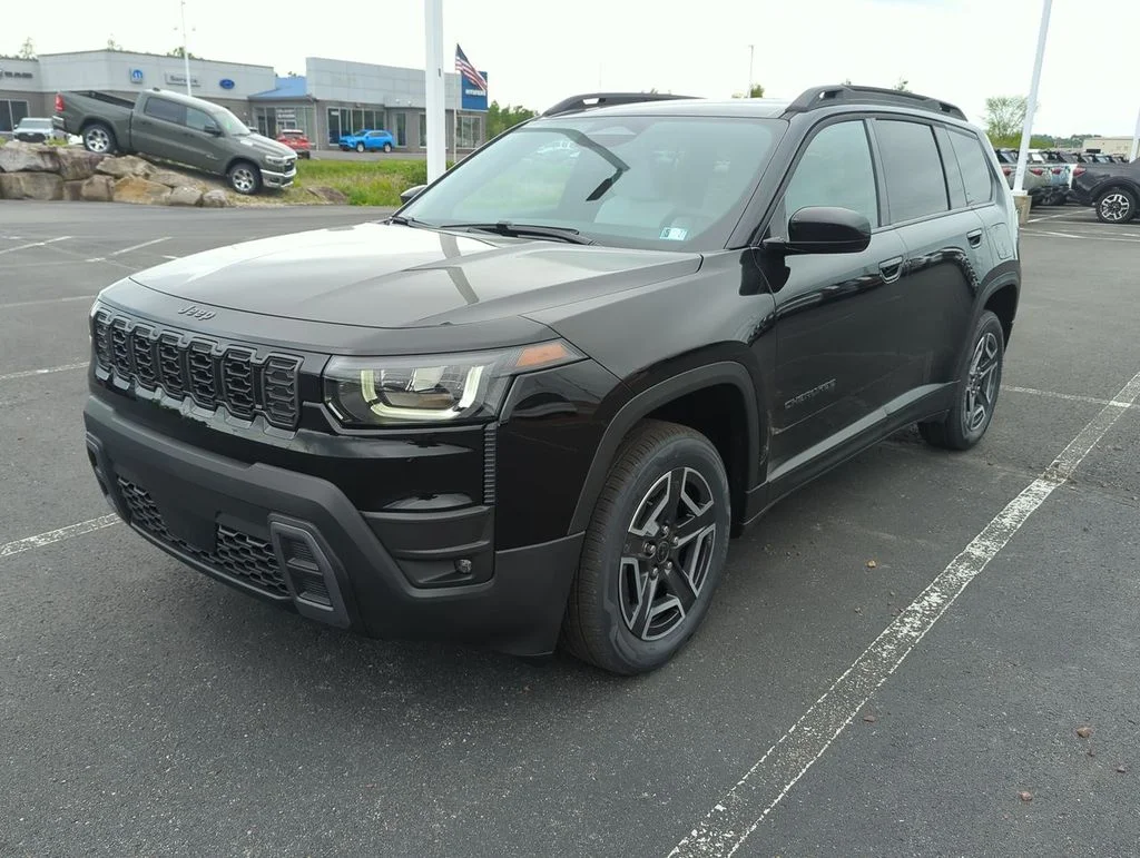 New 2026 Diamond Black Crystal Pearlcoat Jeep Laredo image 4