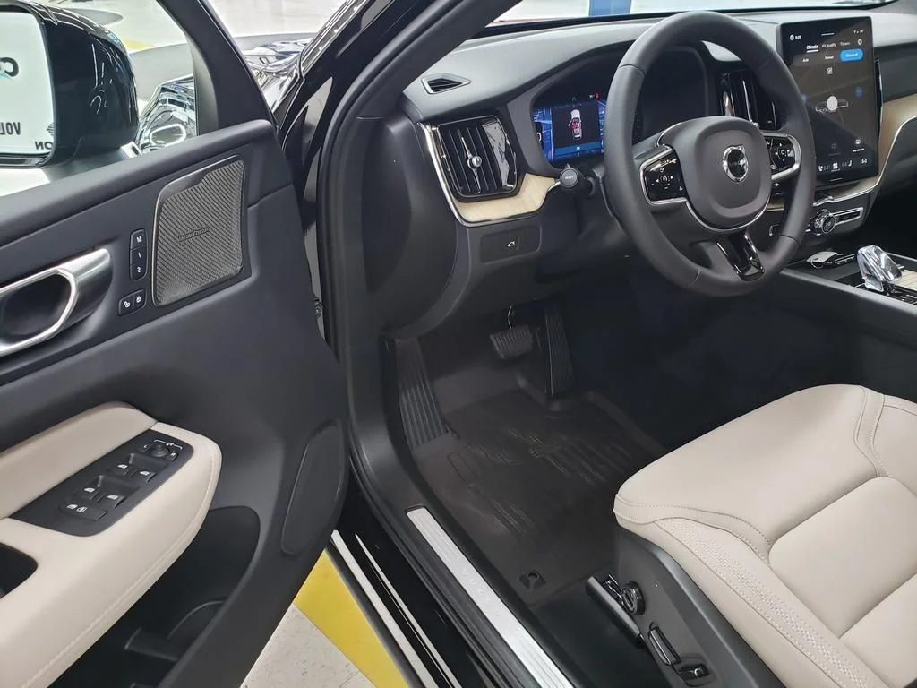 New 2026 Onyx Black Volvo Plus image 11