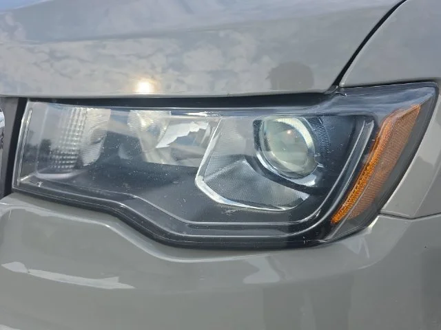 Used 2021 Gray Jeep Laredo X image 31
