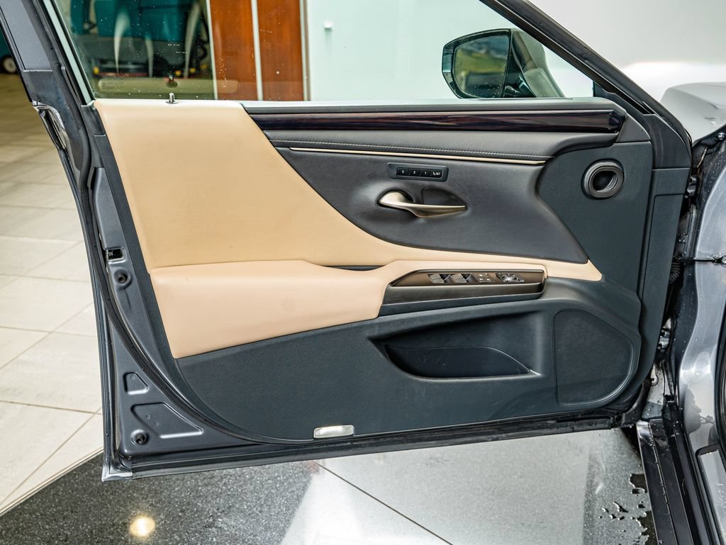 Used 2019 Gray Pearl Lexus 350 image 19