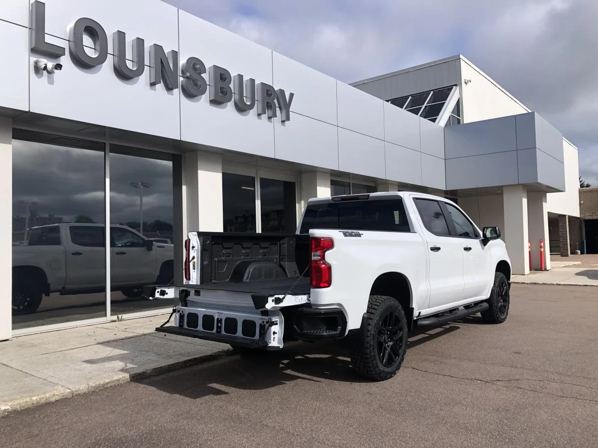 New 2026 White Chevrolet 4wd Crew Cab 147" Lt image 8