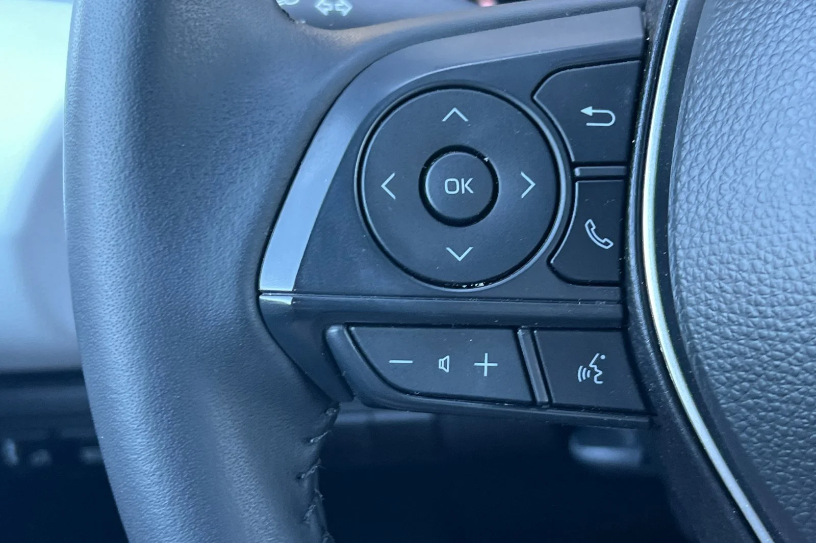 Used 2026 Wind Chill Pearl Toyota SE image 24