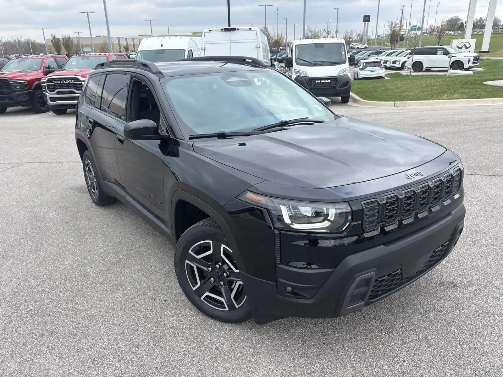 New 2026 Diamond Black Crystal Pearlcoat Jeep Laredo image 2