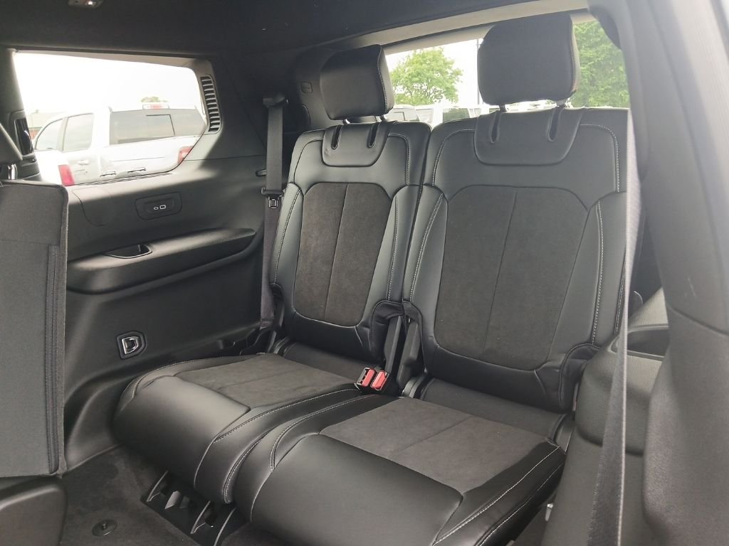 New 2026 Baltic Gray Metallic Clear-Coat Exterior Paint Jeep Laredo image 37