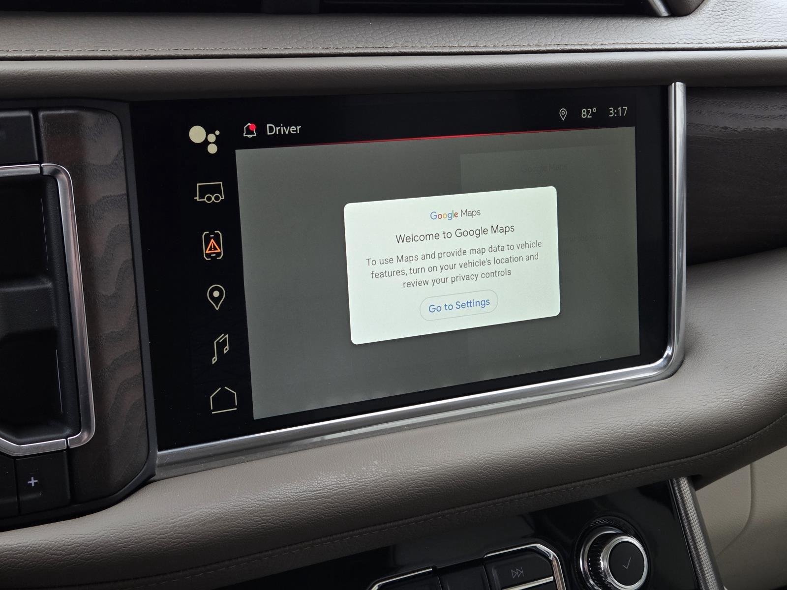 Used 2022 White Frost Tricoat GMC Denali image 25