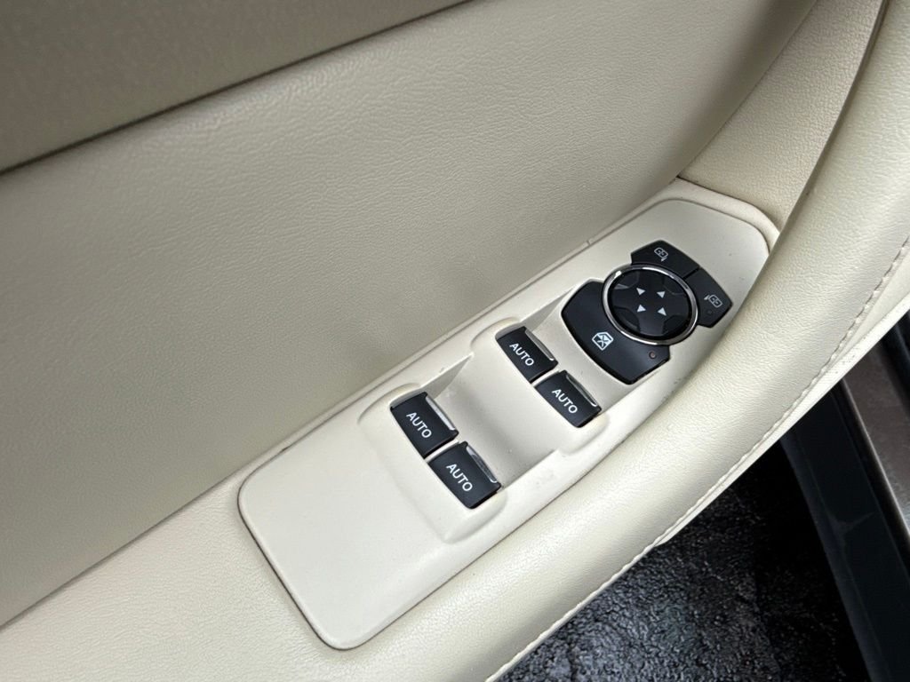 Used 2015 Brown Lincoln Base image 21