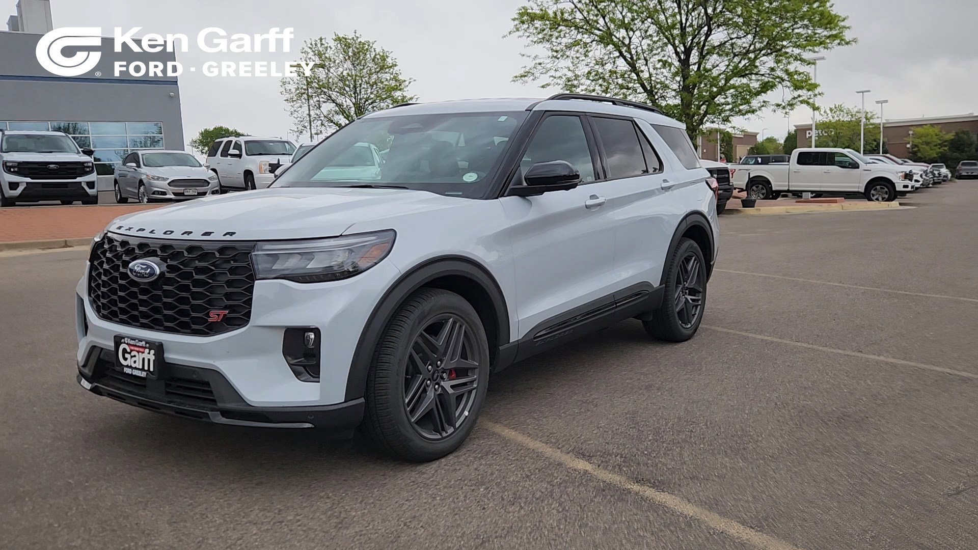 2026 Ford Explorer ST 4WD's photo