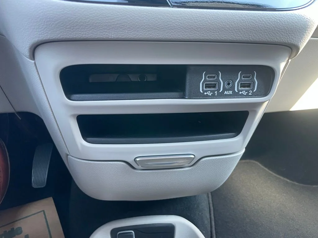 2024 Chrysler Pacifica Touring L - Photo 13