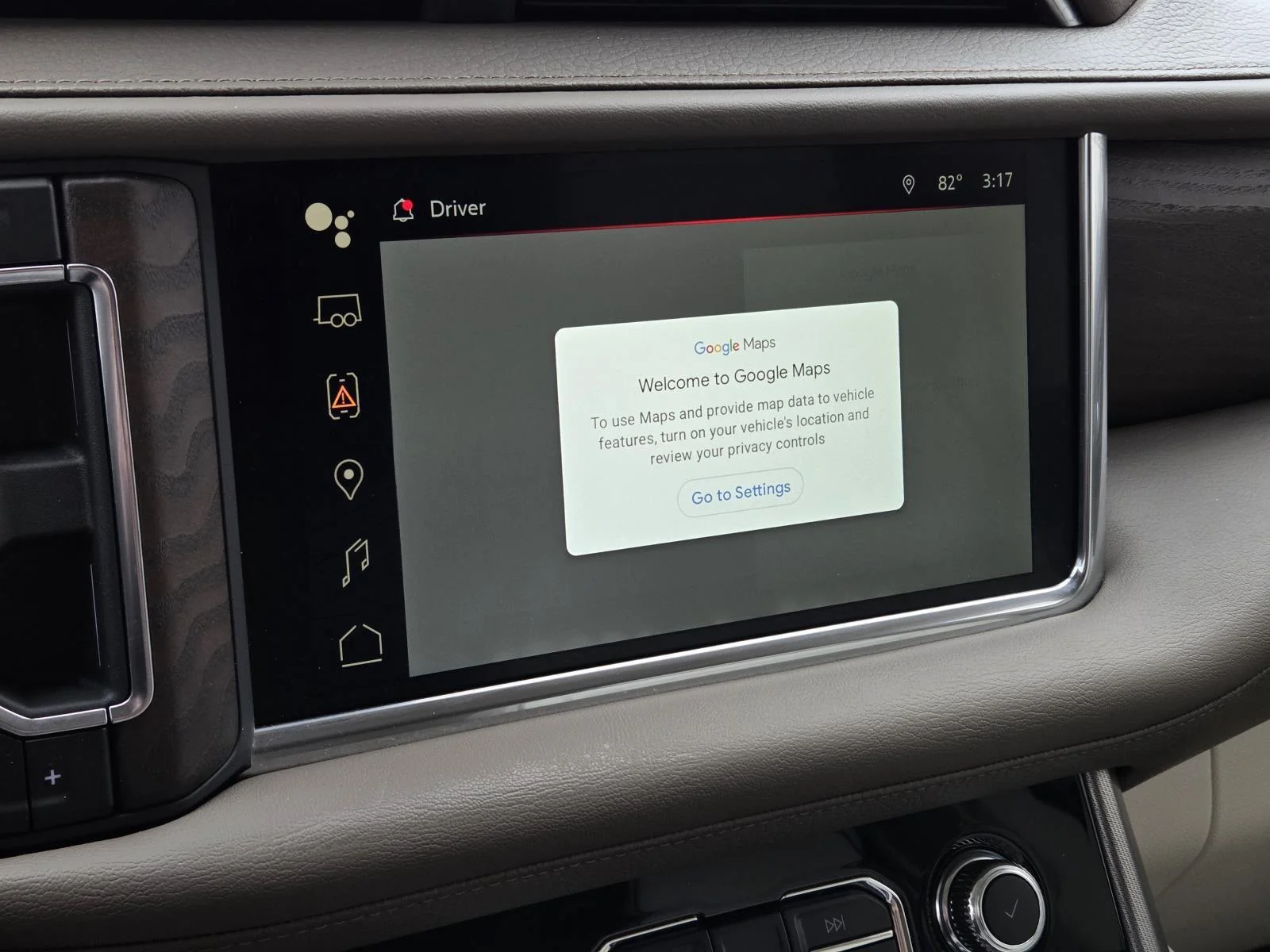 Used 2022 White Frost Tricoat GMC Denali image 25