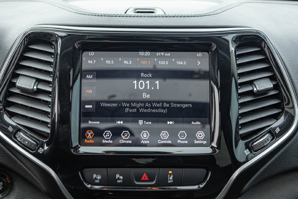 Used 2021 Silver Jeep Limited image 17