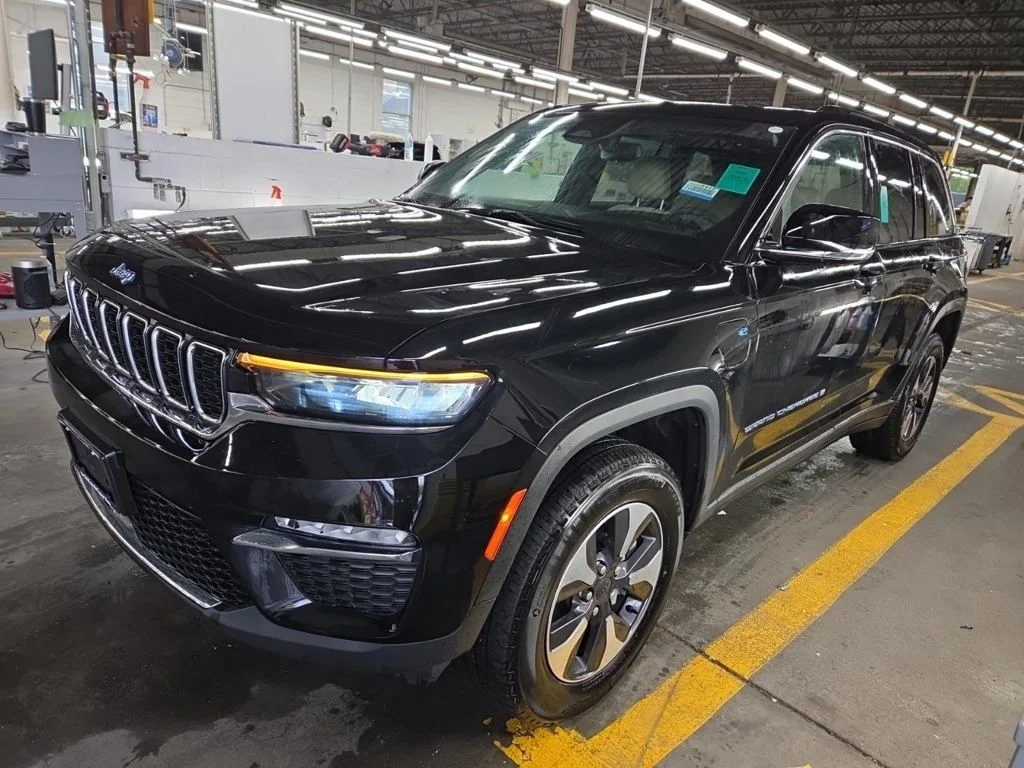 Used 2023 Black Jeep 4xe image 12