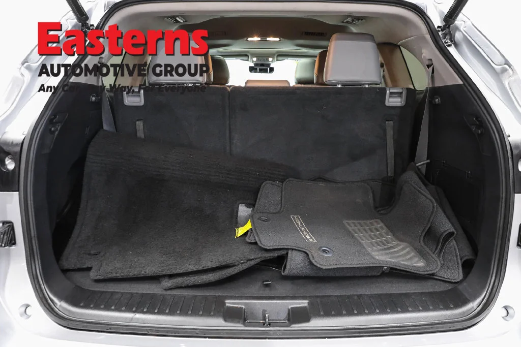 Used 2021 Silver Toyota XLE image 11