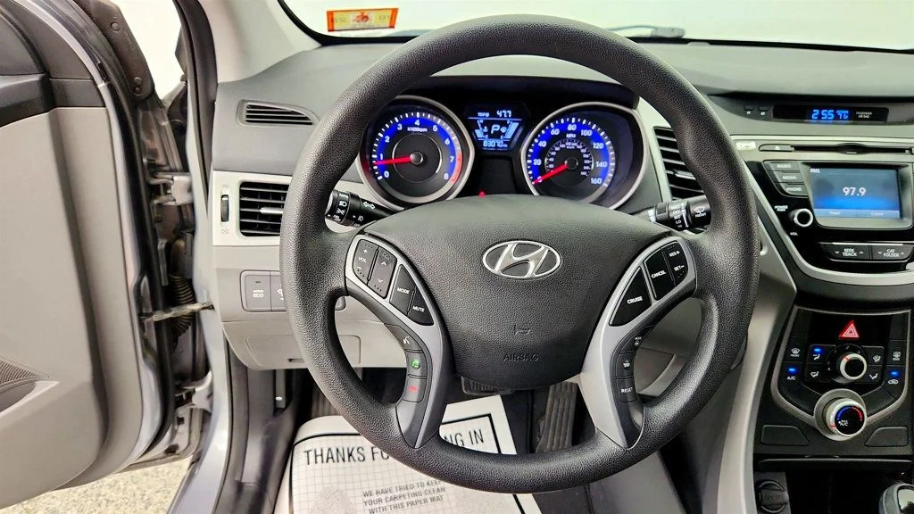 Used 2015 Titanium Gray Metallic Hyundai 4dr Sedan Automatic SE w/ Popular Equipment Pkg image 12