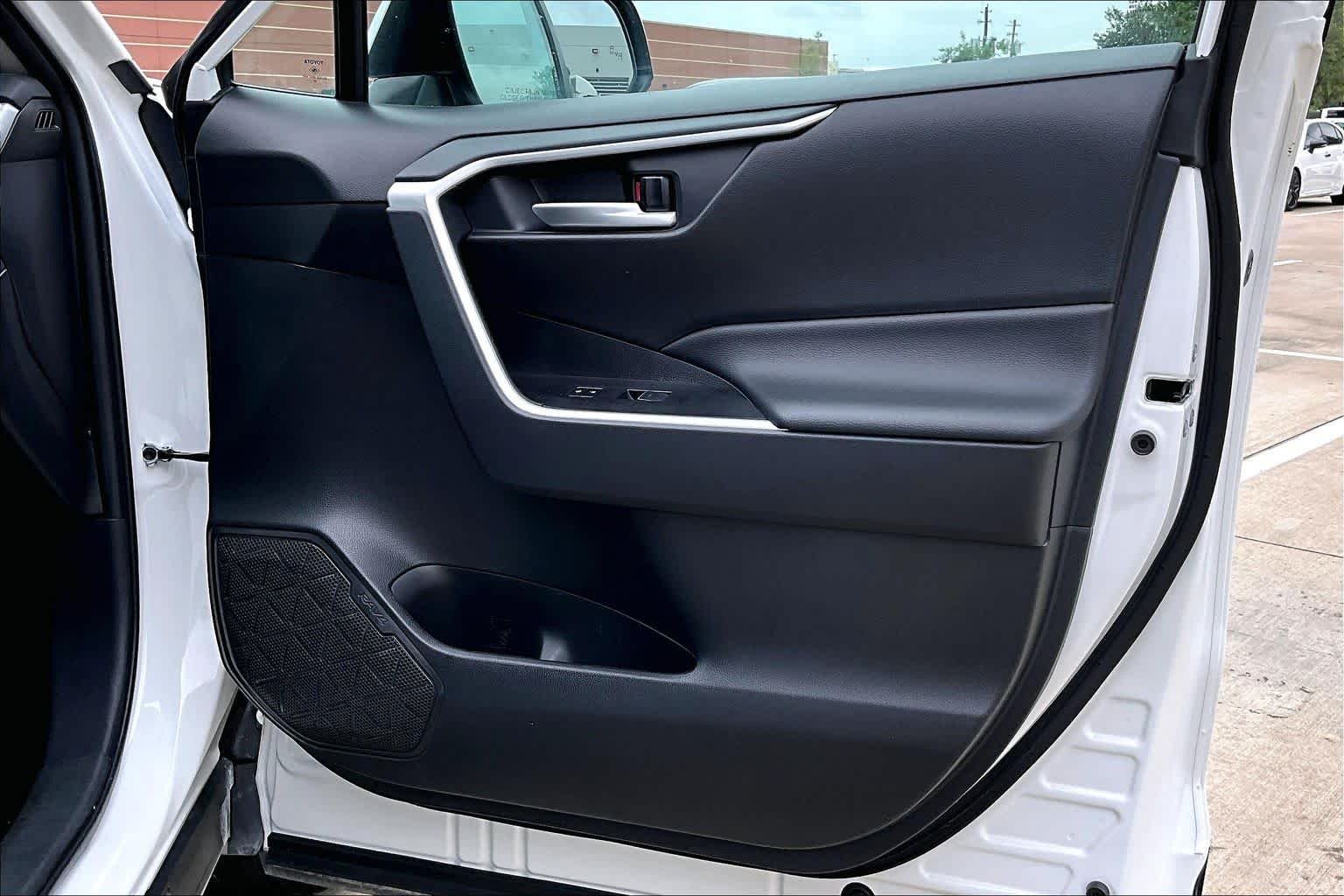 Used 2025 Ice Cap Toyota XLE image 23
