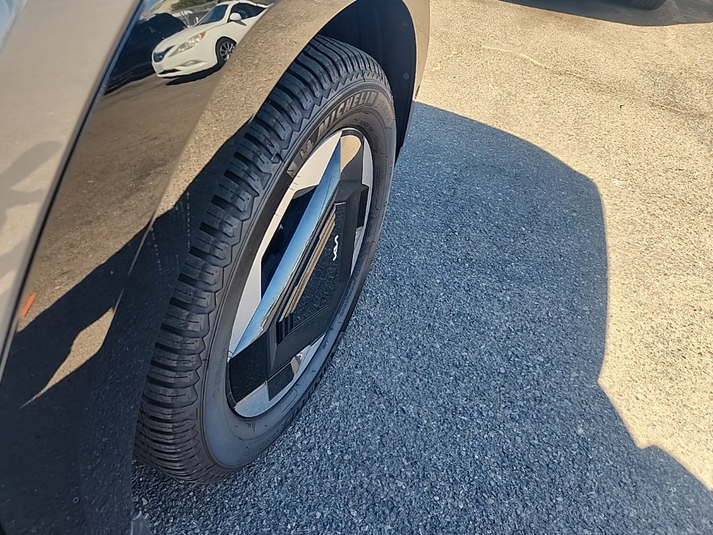 Certified Used 2024 Pebble Kia Land image 16