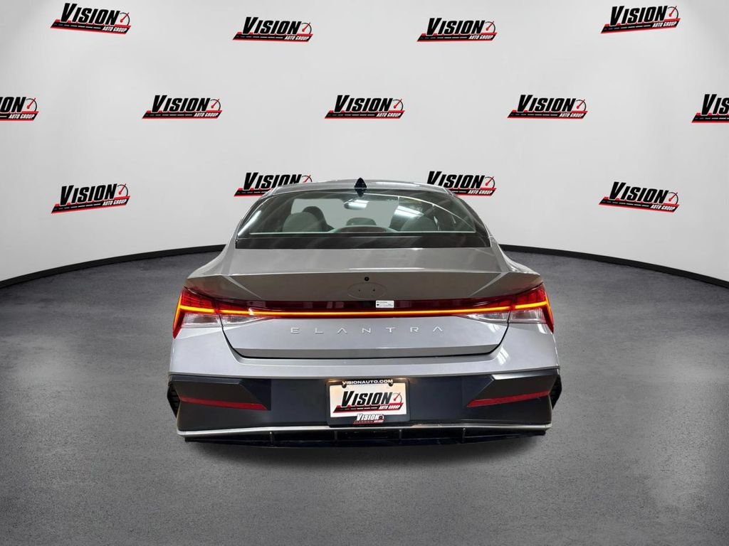 2025 Hyundai Elantra SEL - Photo 6