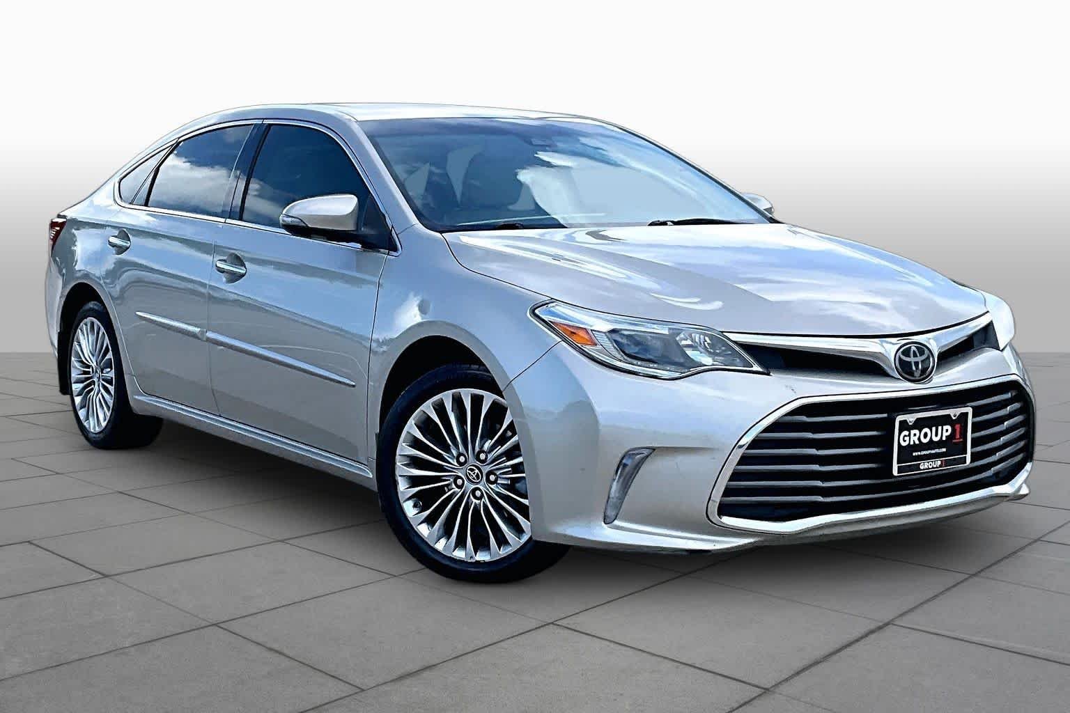 Used 2018 Creme Brulee Mica Toyota Limited image 3