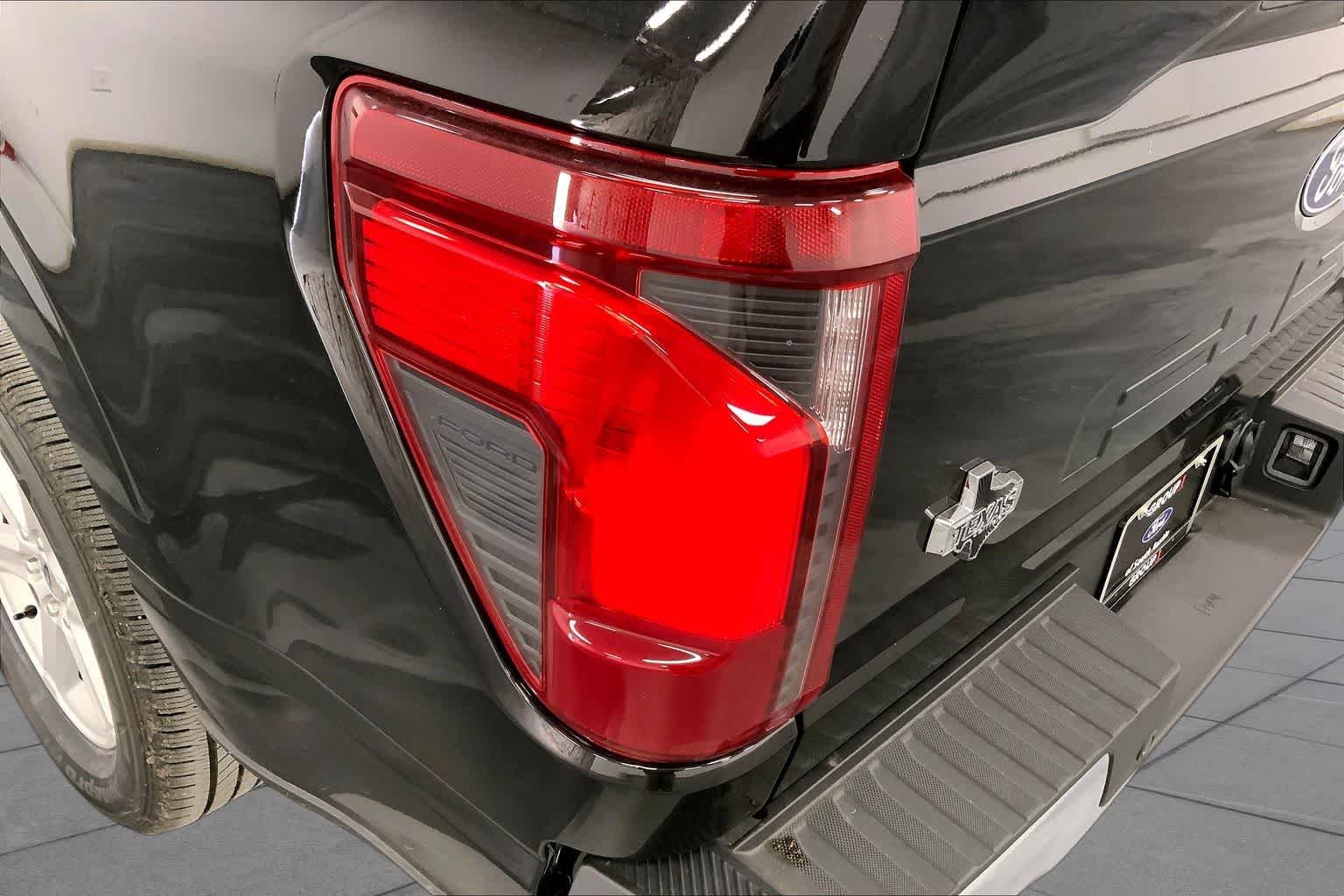 New 2026 Agate Black Metallic Ford XLT image 14