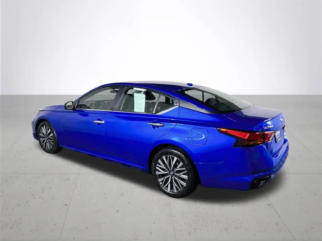 Used 2025 Blue Nissan 2.5 SV image 8
