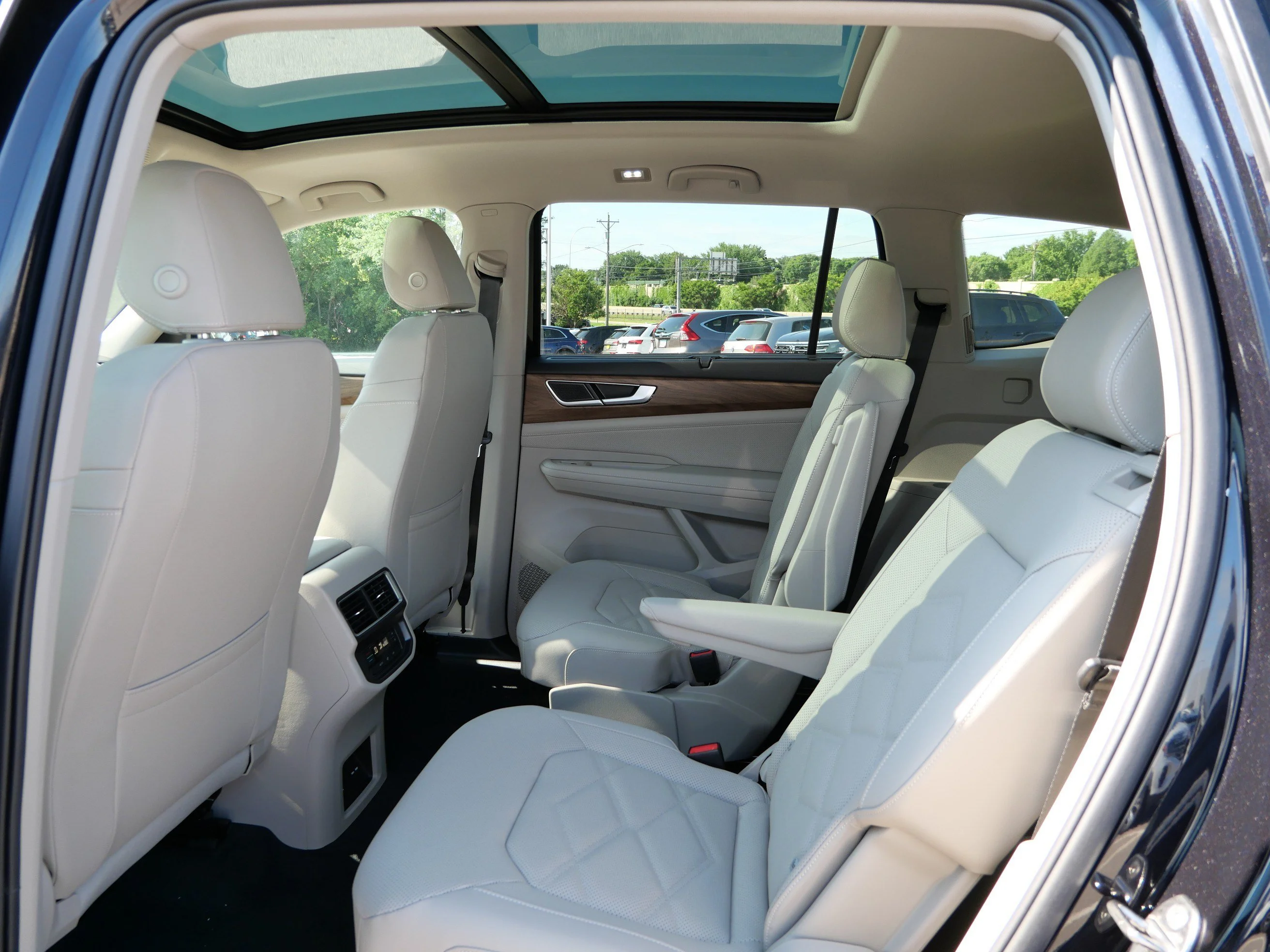 New 2026 Deep Black Pearl Volkswagen 2.0T SE w/Technology image 6