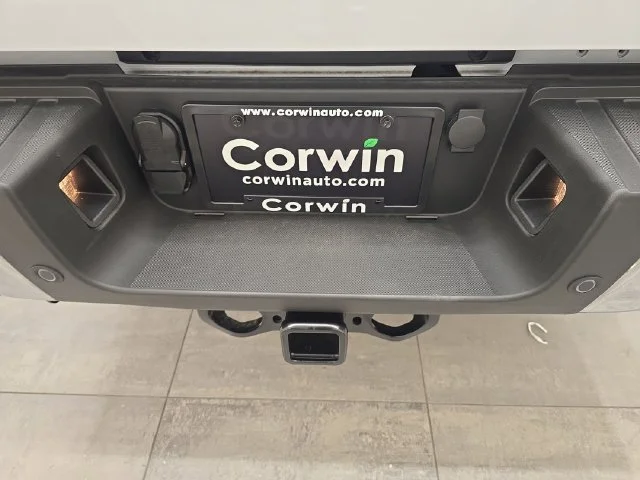 New 2026 Oxford White Ford F-250® XLT image 19