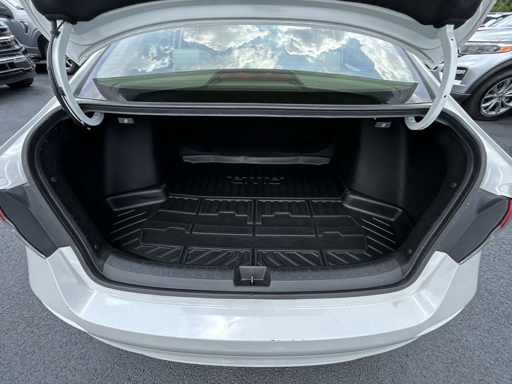 Used 2022 White Honda EX image 29