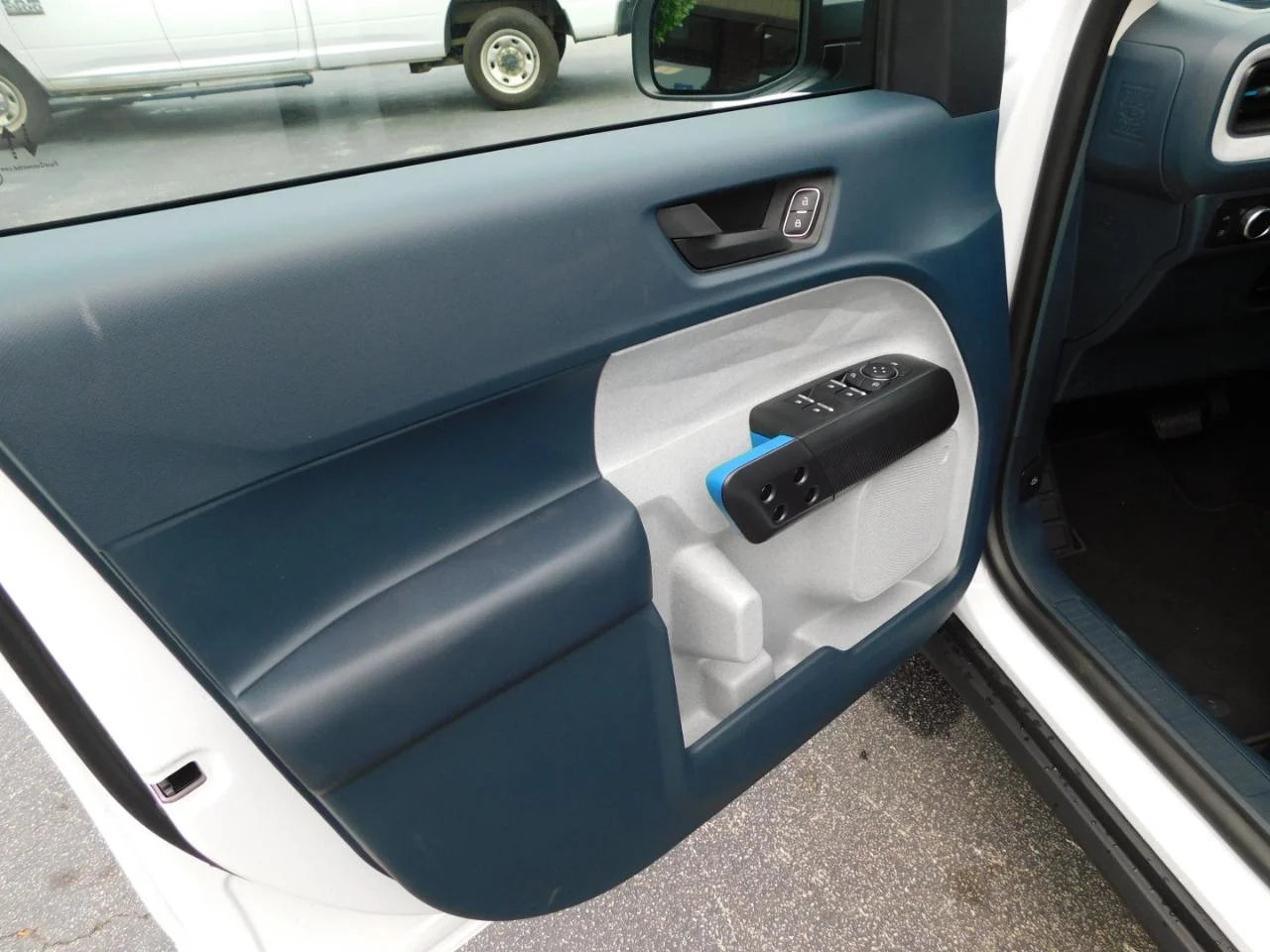 New 2026 Oxford White Ford XLT image 25