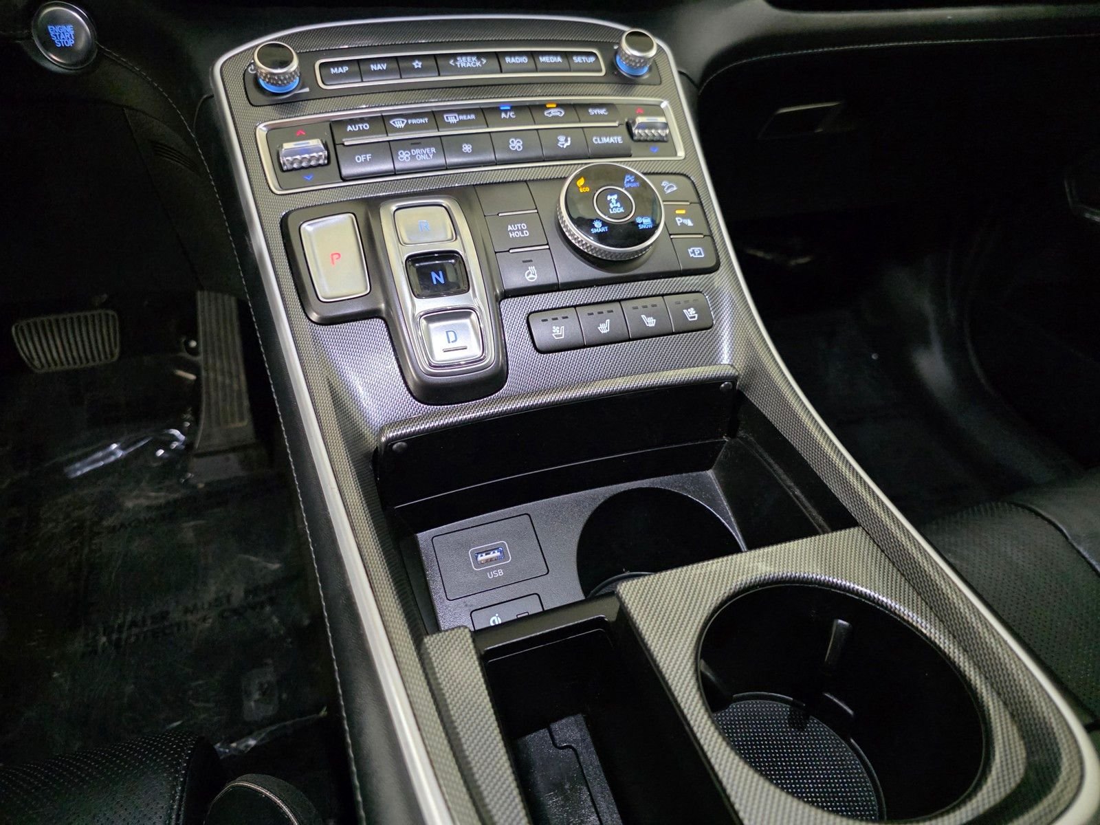 Used 2021 Cream White Hyundai Limited image 28