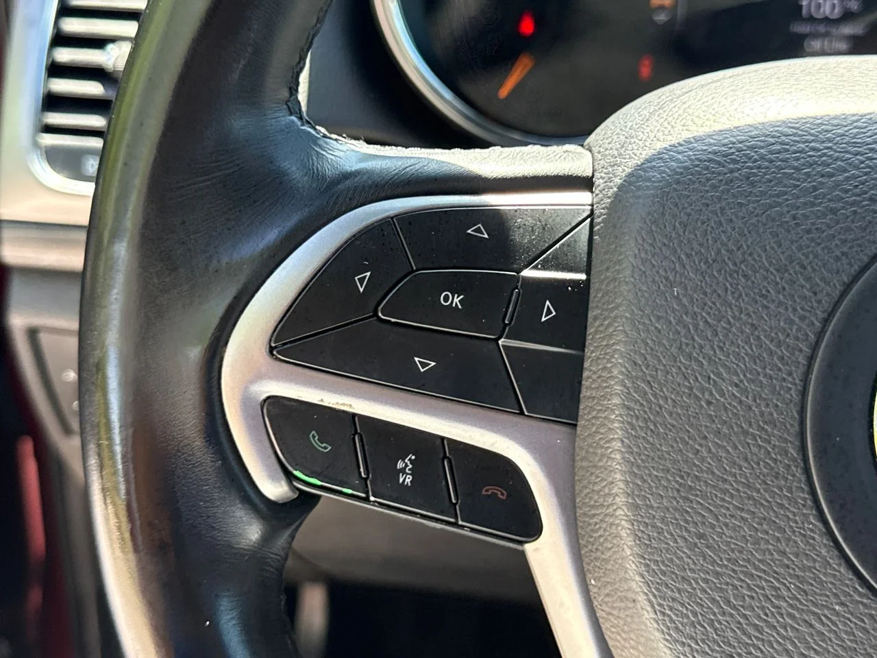 Used 2019 Red Jeep Laredo E image 30