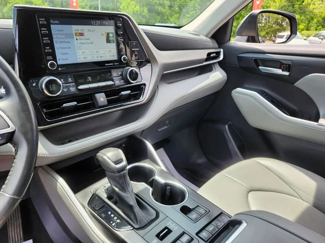 Used 2022 Gray Toyota XLE image 29