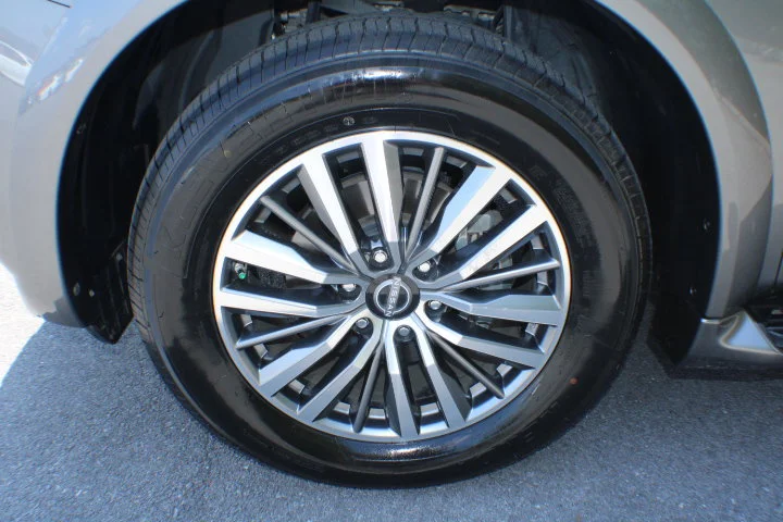 Used 2021 Gray Nissan SL image 5